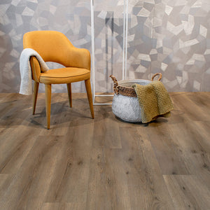 licht beige eiken vloer met brede planken en fijn houtnerfstructuur, natuurlijke knoesten en matte afwerking
