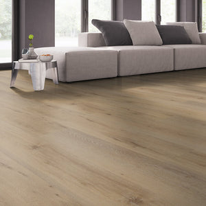 licht beige eiken vloer met een natuurlijke houtstructuur en subtiele noesten in brede planken