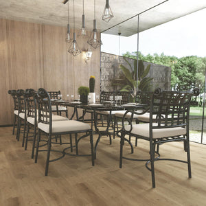 licht beige eiken vloer met smalle planken en subtiele houtstructuur met knoesten en fijne nerf zichtbaar