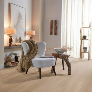 licht beige eiken vloer met subtiele houtstructuur en middelgrote planken zonder opvallend patroon