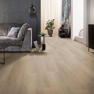 licht beige eiken vloer met horizontale houtstructuur en subtiele nerfpatronen, brede planken zonder opvallende knoesten