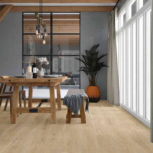 lichte beige eiken vloer met smalle planken en subtiele houtstructuur in rechte patroon