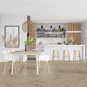 lichte beige eiken vloer met visgraat patroon en subtiele houtnerfstructuur