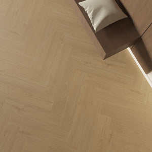 licht beige eiken visgraat patroon vloer met subtiele houtstructuur en matte afwerking