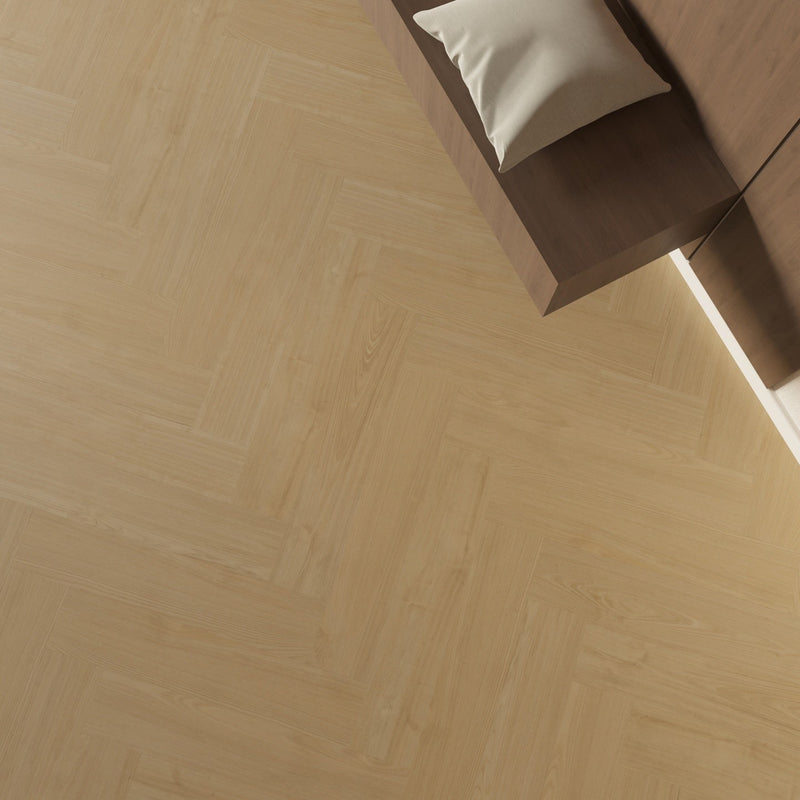 licht eiken vloer in visgraat patroon met matte structuur en subtiele houtnerf zichtbaar