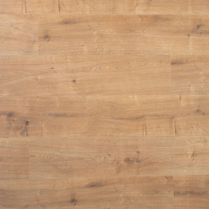 lichte beige eiken vloer met subtiele houtnerfstructuur en natuurlijke knoesten in brede planken