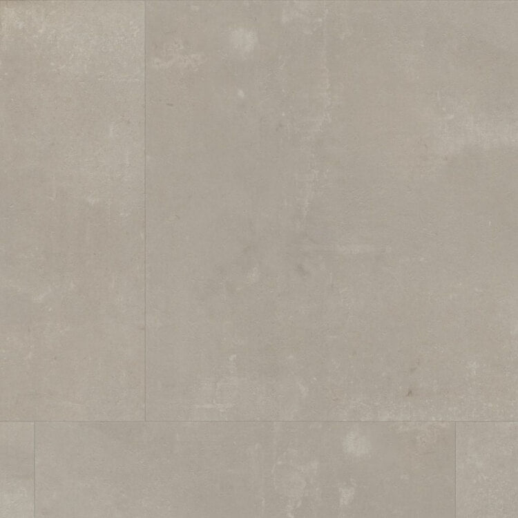 Tegelvloer met grote tegels in taupe kleur met subtiele, matte structuur en lichte, golvende streeppatronen.