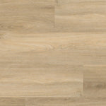 licht beige eiken vloer met zachte houtnerf en matte structuur, brede planken in horizontale legpatroon