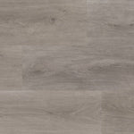 licht grijs eiken vloer met matte structuur en subtiel houtnerfpatroon in brede planken