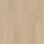 licht beige eiken vloer met een subtiele houtstructuur en brede lange planken zonder zichtbaar patroon