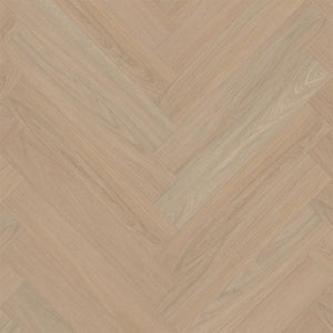 licht beige eiken vloer in visgraat patroon met subtiele houtnerfstructuur en matte afwerking