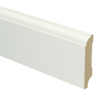 witte plint met gladde, matte afwerking en licht afgeronde bovenkant, recht model