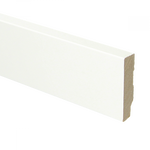 MDF plint met strakke, witte afwerking, rechthoekig profiel zonder versiering, geschikt voor vloerafwerking.