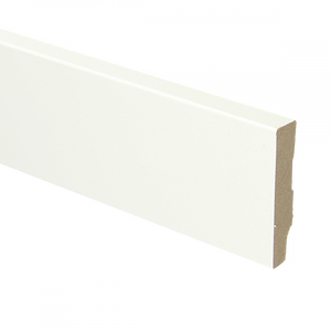 witte MDF plint met rechte bovenkant en eenvoudige afwerking zonder structuur of patroon
