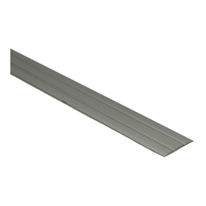 Overgangsstrip in mat grijs aluminium met drie parallel lopende groeven en afgeronde randen, geschikt voor vloerovergangen.