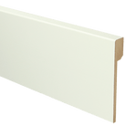 Witte MDF plint met een strakke, gladde afwerking en rechthoekige bovenkant, geschikt als afwerking voor diverse vloertypen.