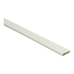 plint of overgangsprofiel in licht wit es kleur met subtiele houtstructuur en matte afwerking