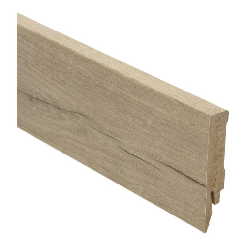 Plint in licht beige eiken met subtiele houtstructuur en een natuurlijke, lichte nerfstreek over de lengte.