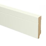 Witte MDF plint met een matte afwerking en een subtiele dubbele groef aan de bovenkant, geschikt als vloerafwerking.