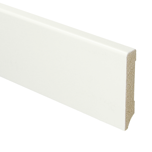 Witte plint met rechte bovenkant en licht afgeronde rand, gladde structuur, geschikt voor diverse vloertypes.