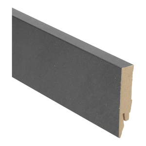 antraciet grijze plint met gladde, matte structuur en rechte hoeken, passend bij diverse vloerbekledingen zoals laminaat, parket of pvc, afgebeeld tegen een witte achtergrond