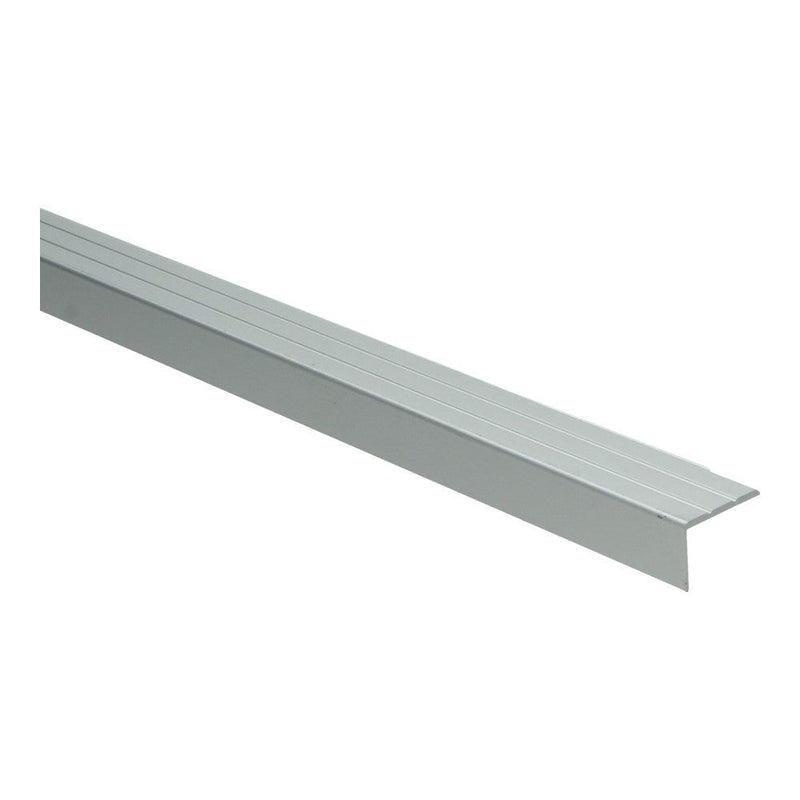 lichte aluminium drempelstrip met een glad oppervlak en smalle groeven langs de bovenkant