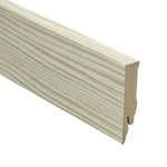 plint met licht beige houtstructuur en deels afgeronde rand, geschikt voor afwerking van vloeren zoals laminaat, parket en pvc