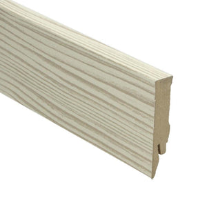 plint met licht beige houtstructuur en deels afgeronde rand, geschikt voor afwerking van vloeren zoals laminaat, parket en pvc