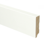 Witte MDF plint met afgeronde bovenkant en rechte zijkanten, gladde structuur, geschikt voor wandafwerking bij vloeren.