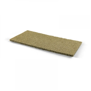 Rechthoekige ondervloerplaat met grofkorrelige, beige textuur, geschikt als geluidsisolerende ondergrond voor vloerbekleding.