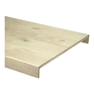 Licht beige eiken afwerkingsprofiel met zichtbare houtnerven en licht natuurlijke structuur, geschikt voor vloerafwerking.