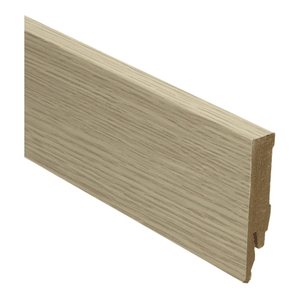 licht beige eiken plint met fijne houtstructuur en afgeronde bovenkant