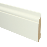 plint met sierlijke profielrand in glad wit afgelakte afwerking, rechthoekige basis met licht gebogen bovenkant