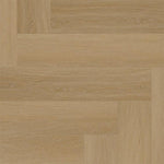 licht beige eiken vloer met houtnerfstructuur in een visgraat patroon met brede planken