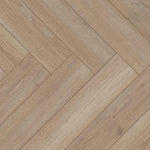 licht beige eiken vloer in visgraatpatroon met fijne houtstructuur en matte afwerking