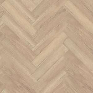licht eiken visgraatvloer met subtiele houtstructuur en brede planken in zachte beige tinten