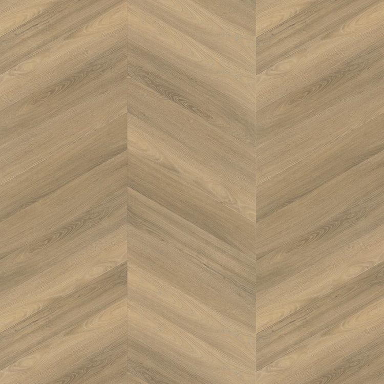 Licht beige eiken vloer met visgraat patroon en subtiele houtnerfstructuur, brede planken met natuurlijke kleurvariaties.