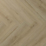 licht beige eiken visgraatvloer met subtiele houtstructuur en natuurlijke noesten in brede planken