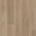 lichte beige eiken vloer met recht plankpatroon en subtiele houtstructuur zichtbaar in de nerf