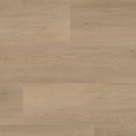 licht beige eiken vloer met horizontale houtstructuur en subtiele nerfpatronen, brede planken zonder opvallende knoesten