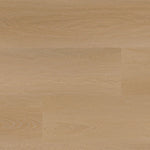 licht beige eiken vloer met rechte planken en subtiele houtnerfstructuur