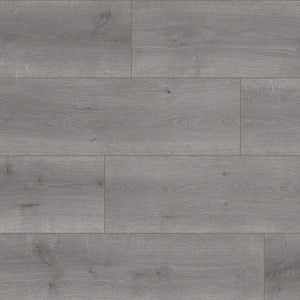 licht grijs eiken vloer met brede planken en subtiele houtnerfstructuur in een matte afwerking