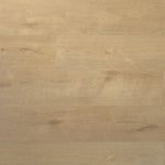 lichte beige eiken vloer met brede planken en een zachte, natuurlijke houtstructuur zonder opvallend patroon