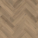 licht beige eiken visgraatvloer met een subtiele houtstructuur en matte afwerking