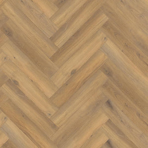 licht beige eiken vloer in visgraatmotief met subtiele houtnerfstructuur en brede planken