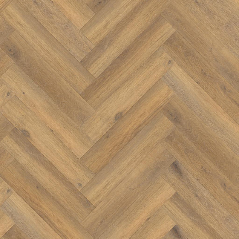 licht beige eiken vloer in visgraatmotief met subtiele houtnerfstructuur en brede planken