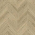licht beige eiken visgraatvloer met subtiele houtstructuur en natuurlijke knoesten