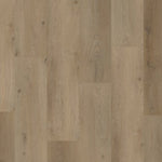 lichte beige eiken vloer met subtiele houtnerfstructuur en rechte brede planken in halfsteensverband