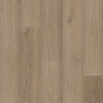licht eiken vloer met subtiel houtnerfstructuur en brede planken in natuurlijke beige tinten