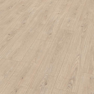 lichte beige eiken vloer met brede planken en een subtiele houtnerfstructuur